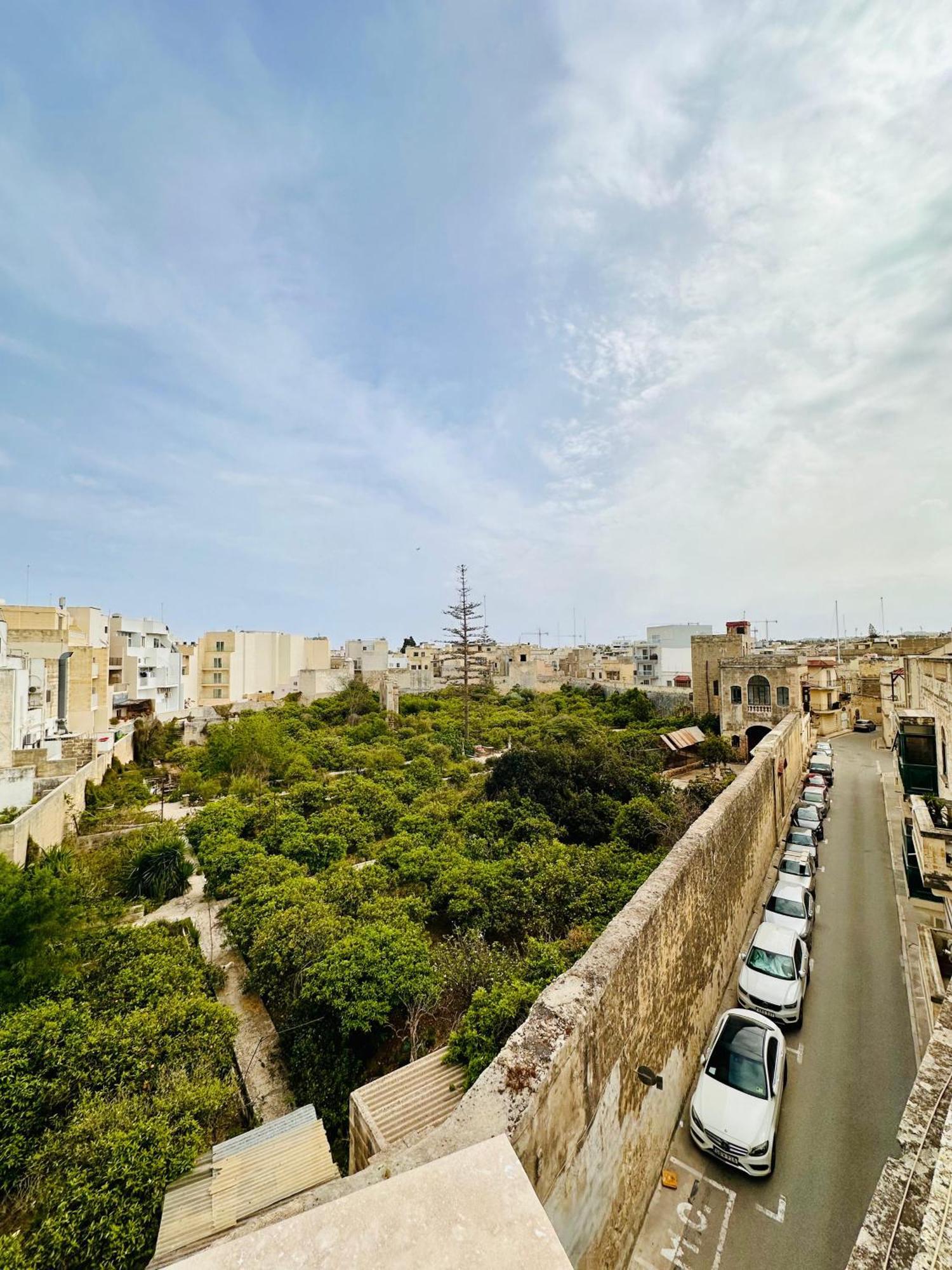 Dome Luju Apartment Mosta Bagian luar foto